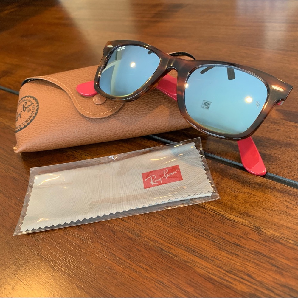 RAY-BAN Wayfarer NWOT (with case & cleaning cloth)